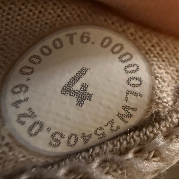 Lululemon Energy Bra White Size 4 – Medium Support, Excellent Condition - Picture 10 of 10